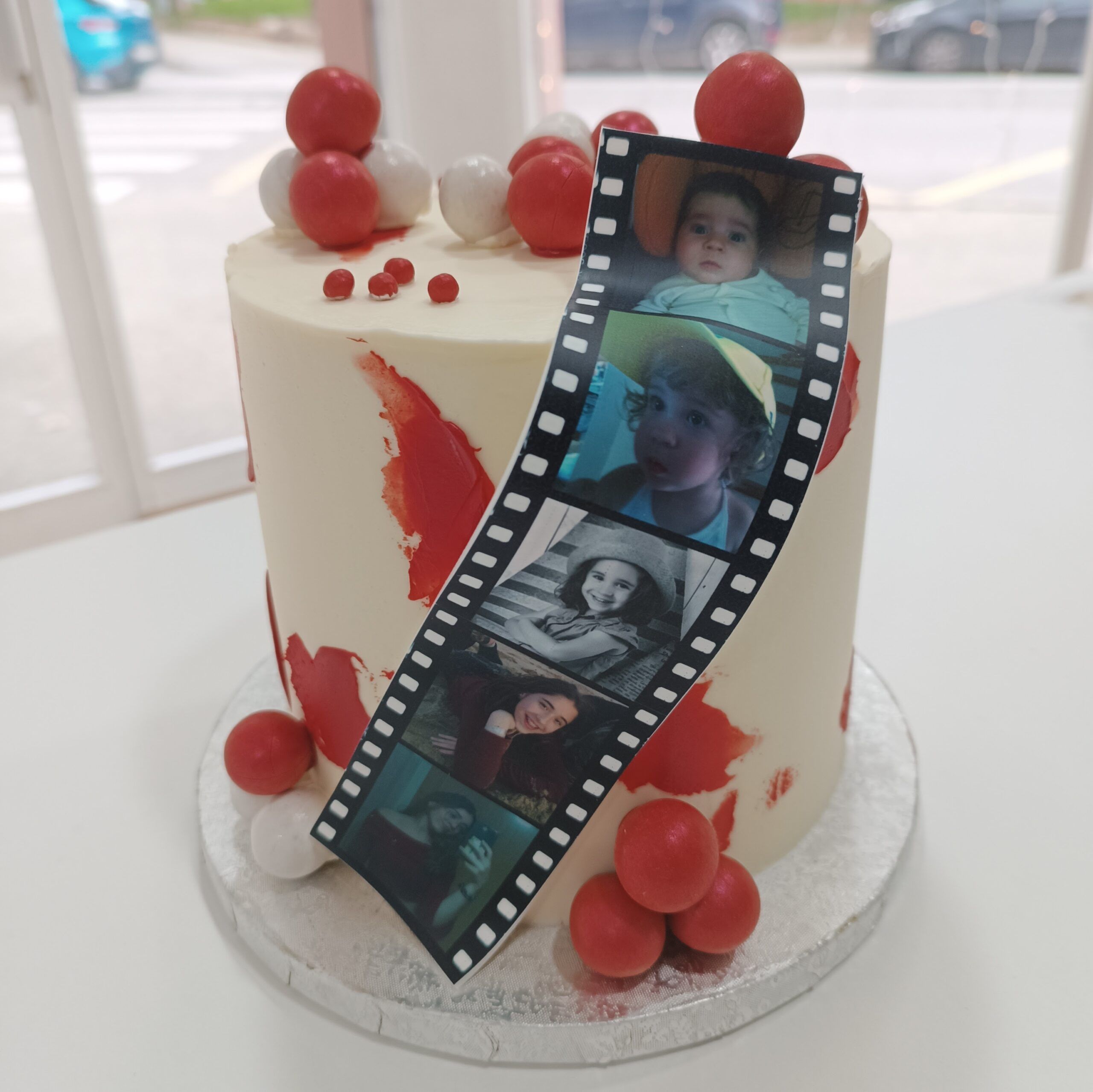 TARTA PERSONALIZADA CON TIRA DE FOTOS