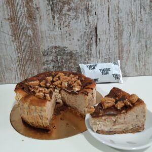 Tarta de queso cremosa sabor Tigretón. -loreartcake.com
